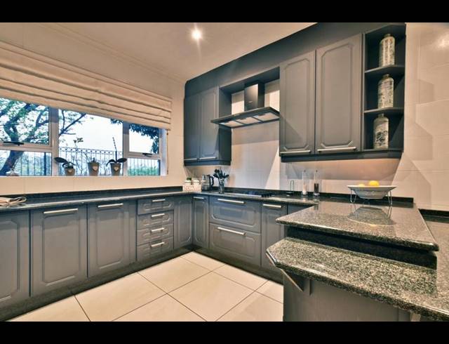 5 BEDROOM HOUSE FOR SALE IN GLENVISTA